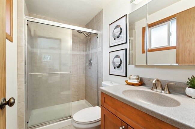 Building Photo - Beautiful Renovated Home in Excellent School District, Sammamish!