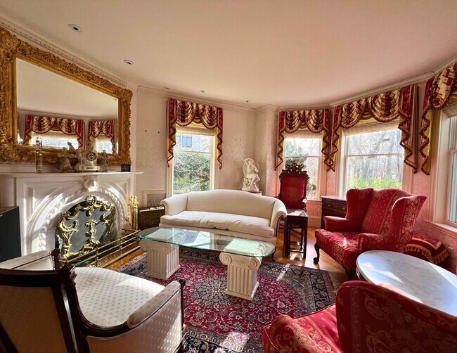 Building Photo - 12 Brook St