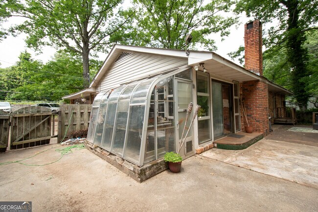 Building Photo - 1005 College Station Rd