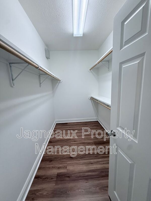 Building Photo - 2137 La Cache Dr