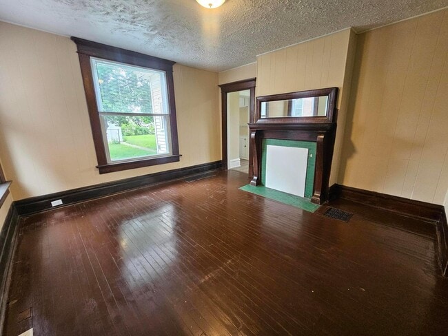 Building Photo - 831 Linwood Ave