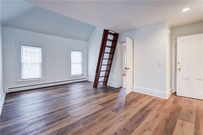 Building Photo - 8 Sibley Pl