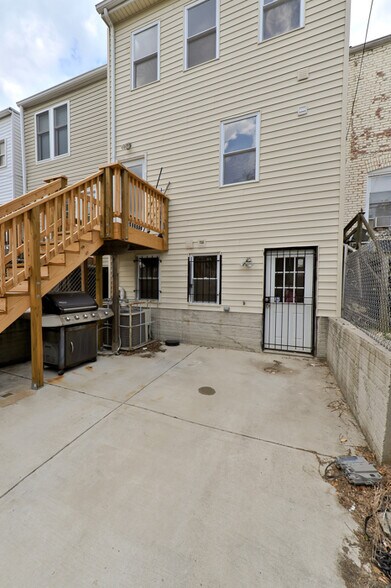 Building Photo - 514 Park Rd NW