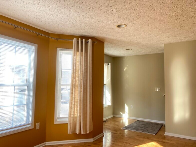 Building Photo - 114 Sutherland Dr