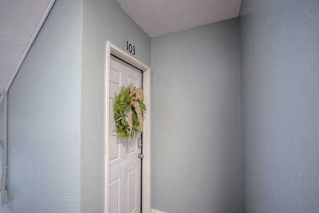 Building Photo - 3811 Mercier St