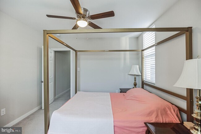 Building Photo - 5454 W Berks St