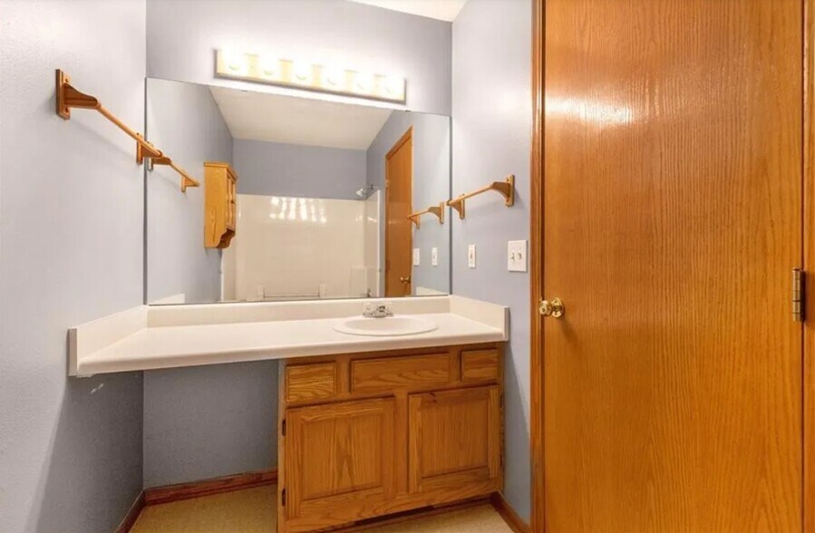 Building Photo - 2412 Emma Ave