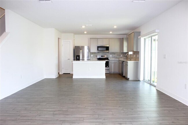 Building Photo - 30600 Thunderbird Dr