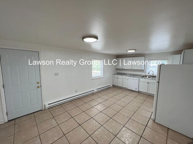 Building Photo - Suburban 743-745