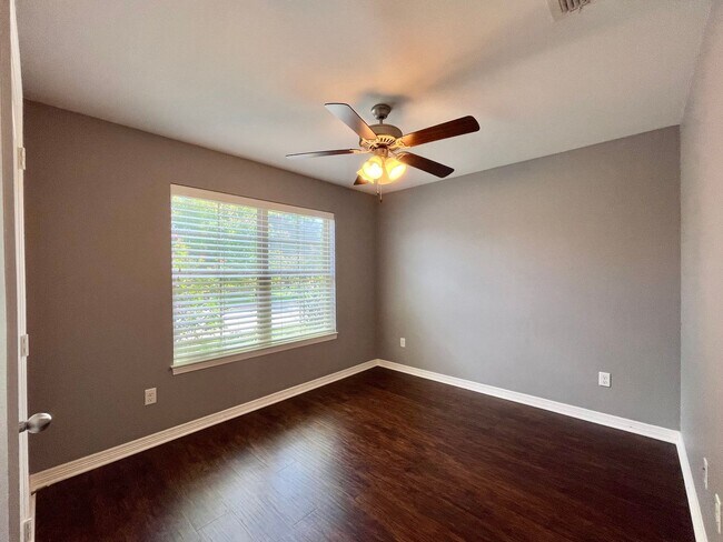 Building Photo - 2520 Meadowglen Ct