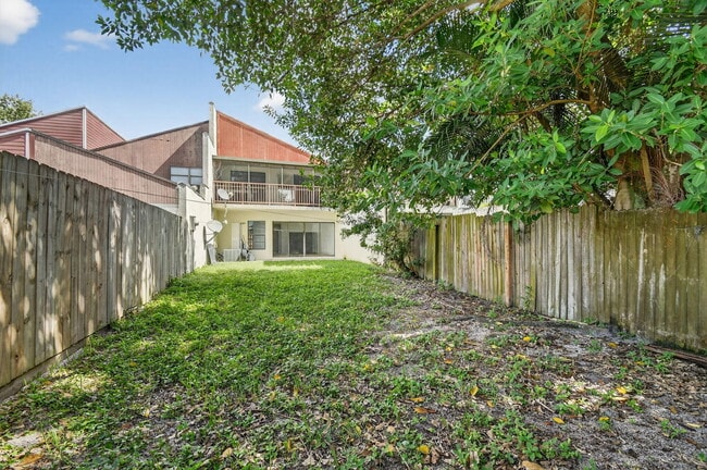 Building Photo - 1405 White Pine Dr