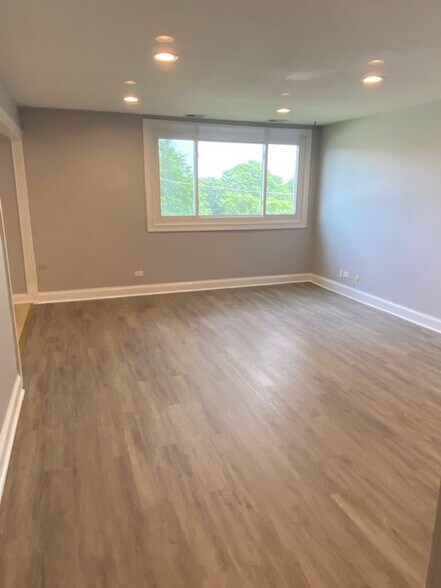Living Room - 2600 Brookwood Way Dr