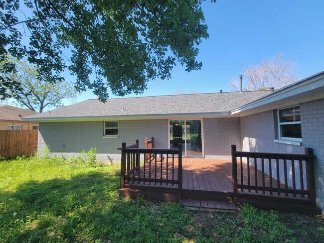 Building Photo - 5427 Heathercrest St