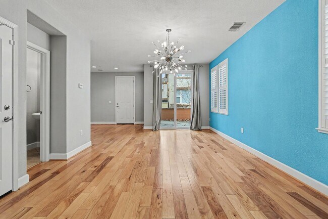 Building Photo - 568 Selby Lane