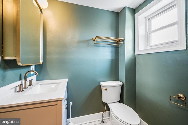 Building Photo - 2415 E Firth St