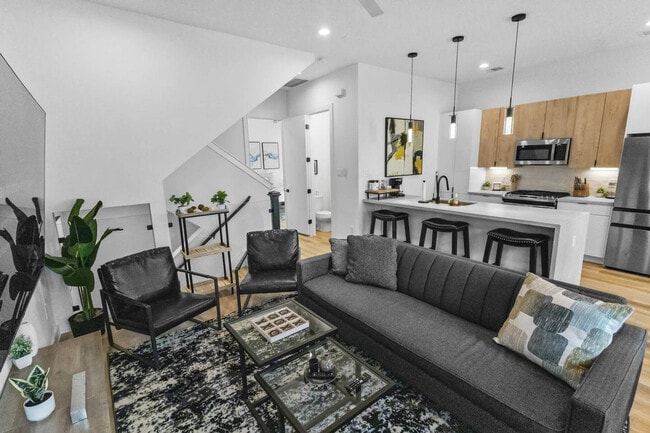 Building Photo - 6740 Peerless St