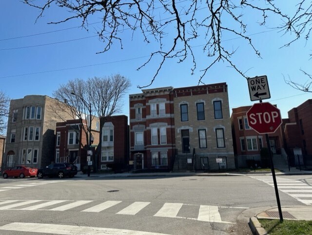 Building Photo - 3363 S Indiana Ave