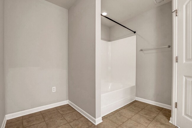 Building Photo - AVAILABLE NOW!! 3 Bedroom 2.5 Bathroom Tow...