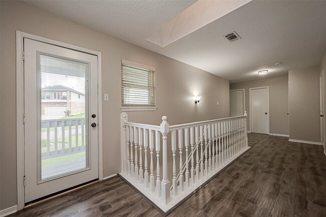 Building Photo - 131 Cove Cir