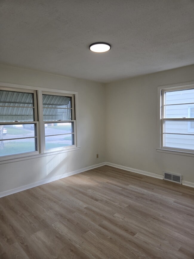 Building Photo - 1219 N Harding Ave