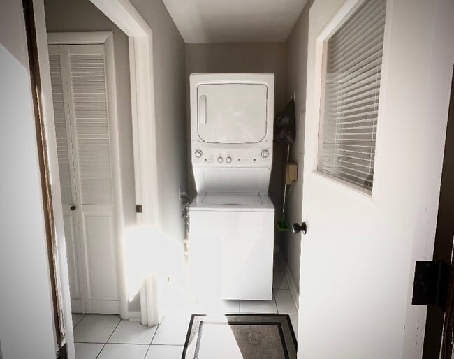 Building Photo - 104 Michigan Ave