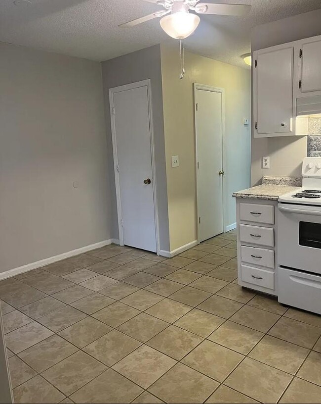 Building Photo - 111 Timber Ln