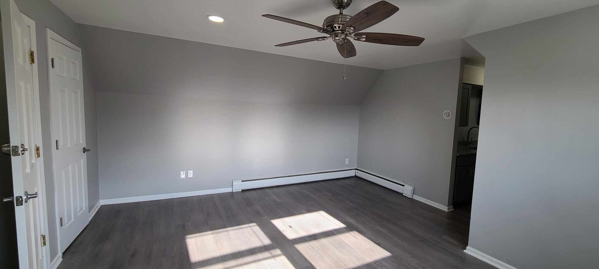 Building Photo - 304 Hankes Ave