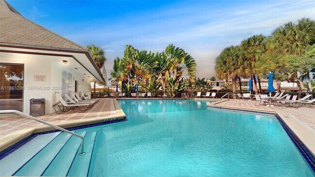 Building Photo - 13953 Kendale Lakes Cir