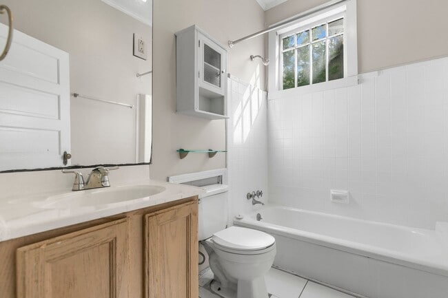 Interior Photo - Laurelton Oaks