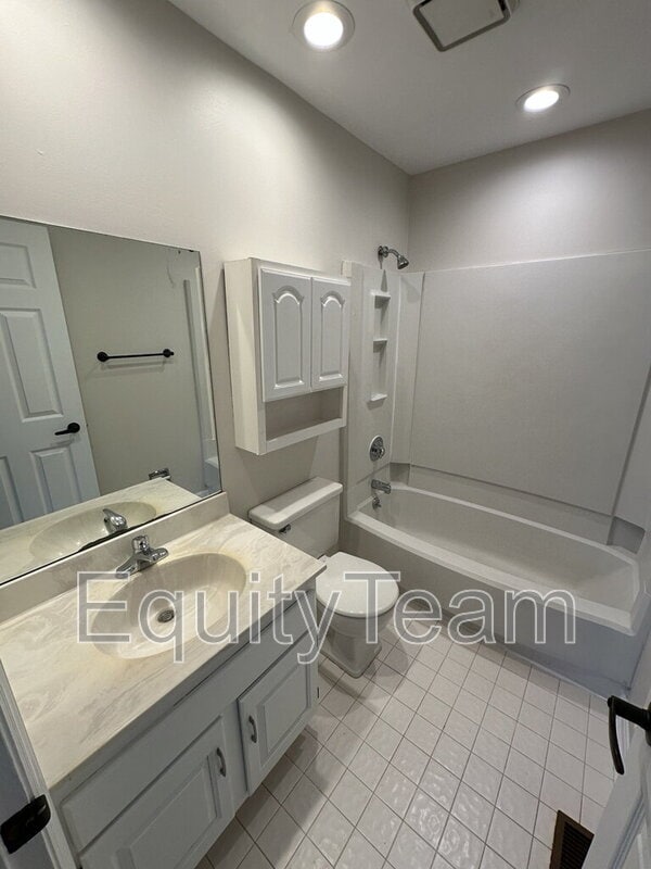 Building Photo - 9133 Dominion Cir