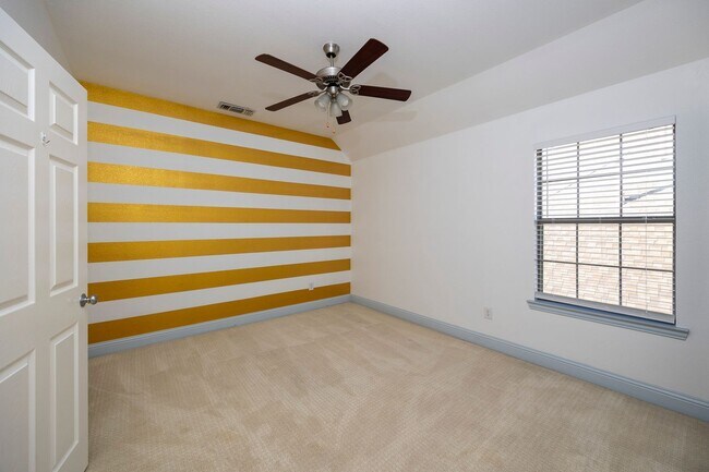 Building Photo - Spacious and beautifully designed with 5 bedrooms, 4 bath in a desirable location.