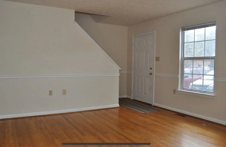 Building Photo - 689 Stonewall Dr