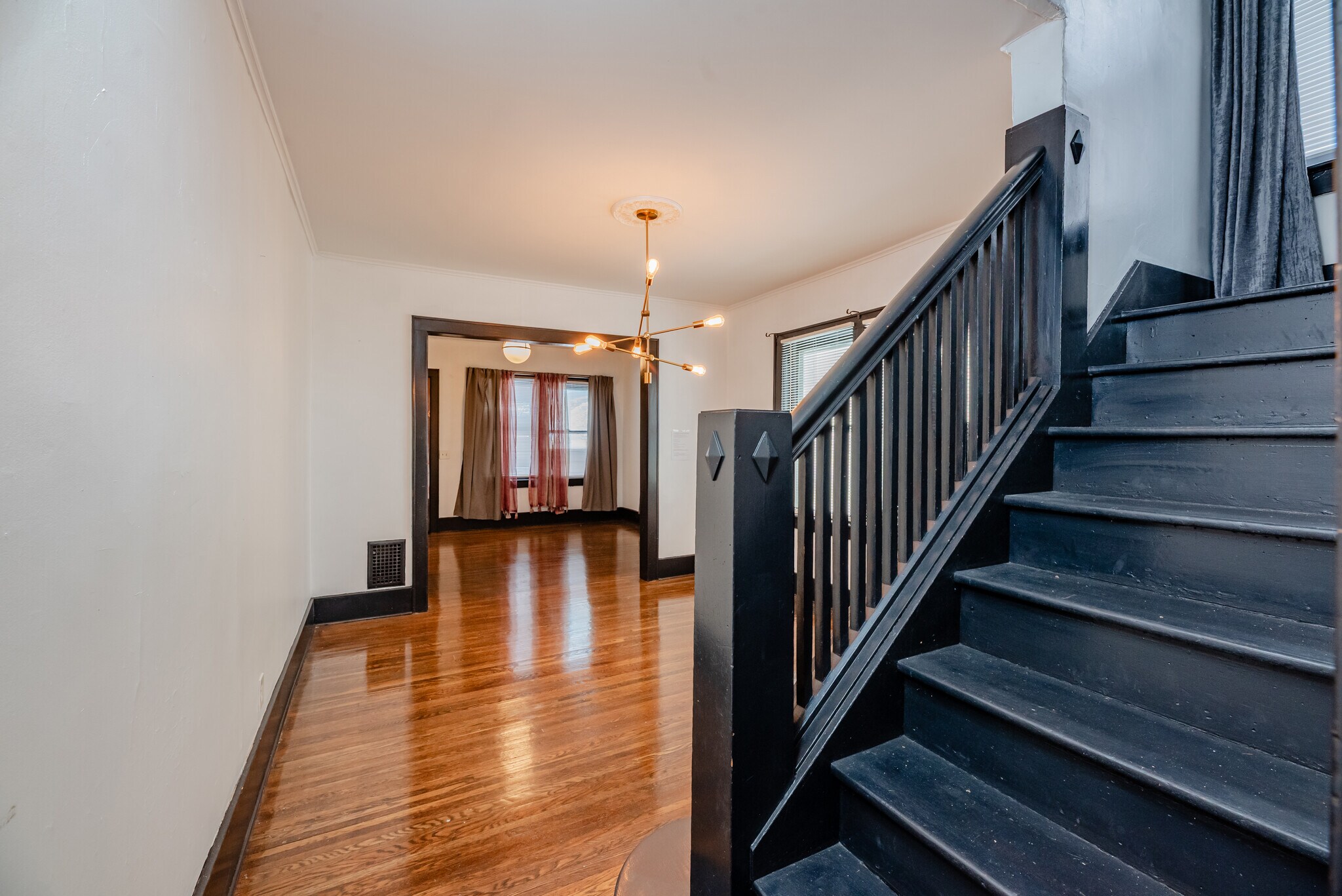 Building Photo - 57 Anthony St