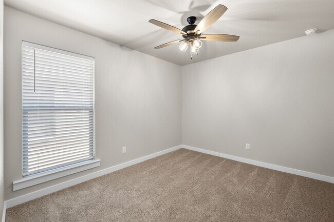 Building Photo - Bell Farms Home Available August