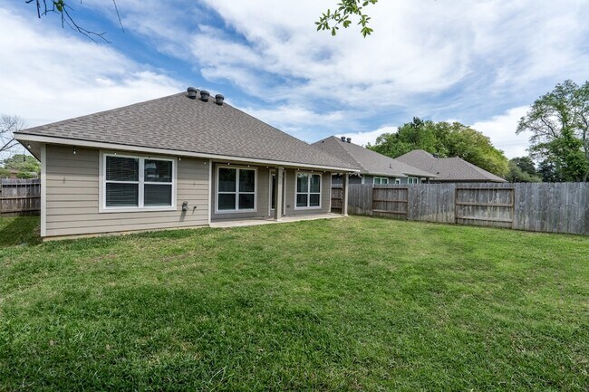 Building Photo - 911 Acorn Trail Pl