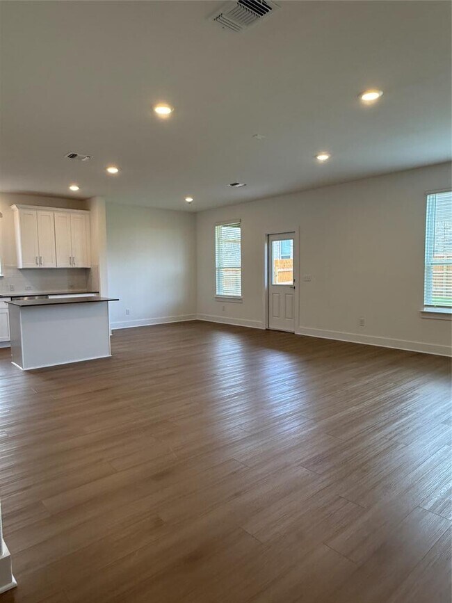 Building Photo - 593 Tailwind Dr