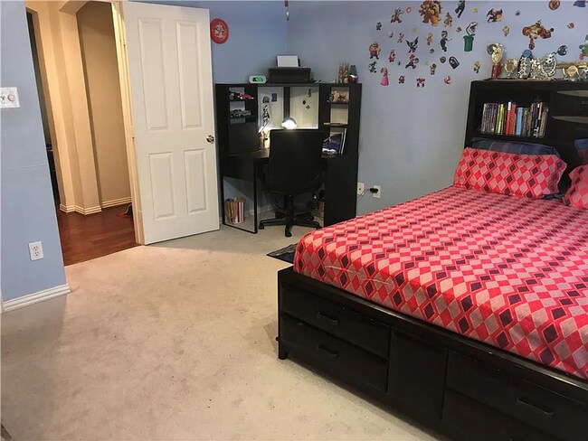 Building Photo - A charming 3-bedroom, 2-bath single-family home in Irving, Texas featuring spacious living areas,...