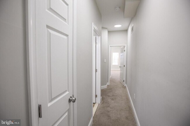 Building Photo - 530 N Montford Ave