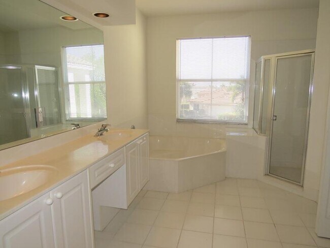 Building Photo - 5101 Prairie Dunes Village Cir