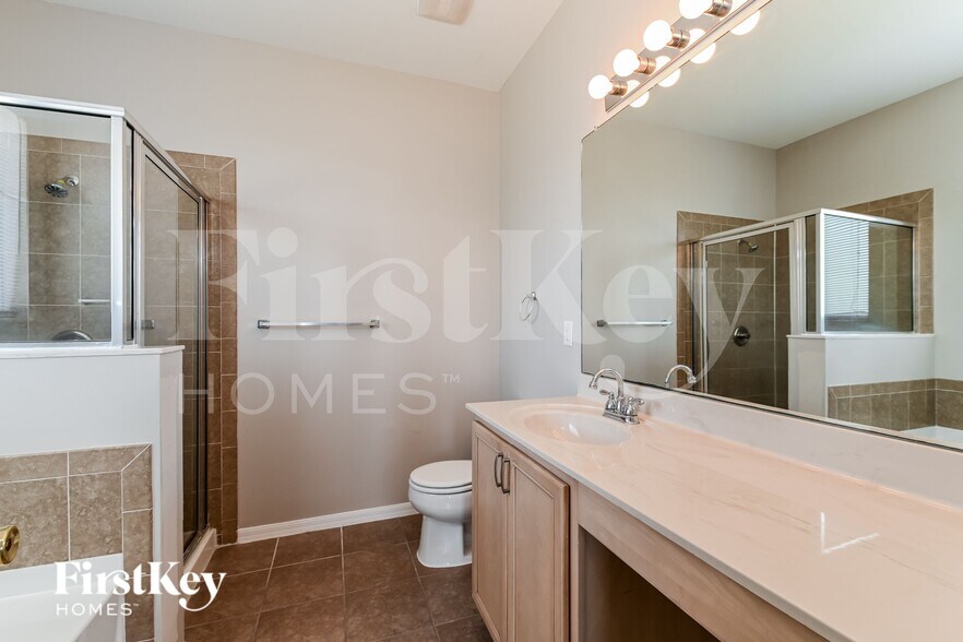 Building Photo - 1325 NW 20th Ct