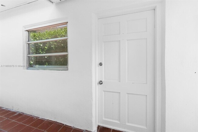 Building Photo - 1107 El Rado St