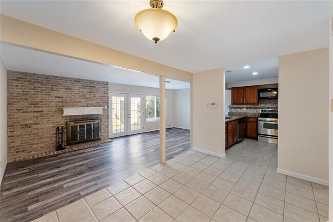 Building Photo - 11614 Village Pl Dr