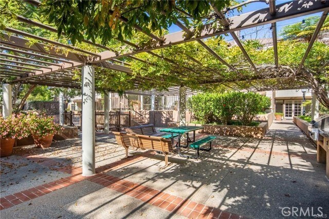 Building Photo - 2571 Plaza del Amo