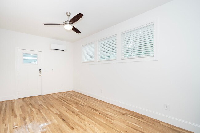 Building Photo - 1634 Crest Rd