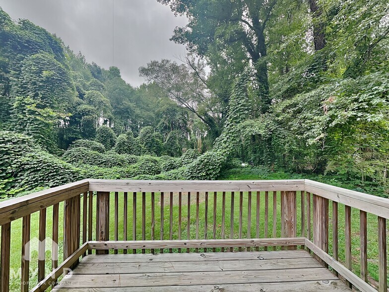 Building Photo - 438 Greenhill Way