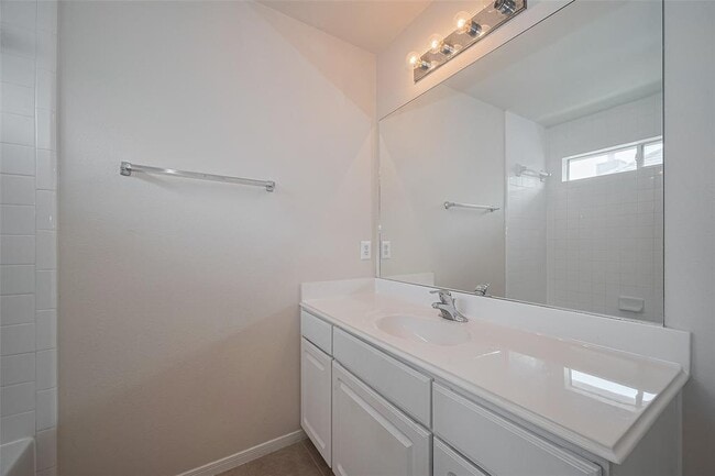Building Photo - 21627 Cozy Hollow Ln