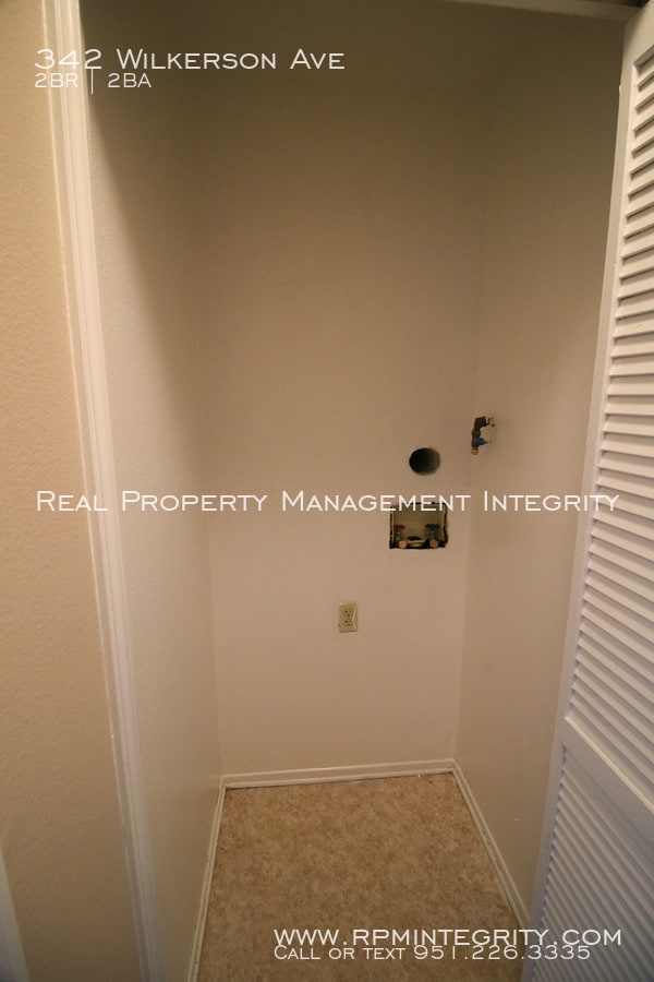 Building Photo - 2 bedroom 2 bath apartment in Perris