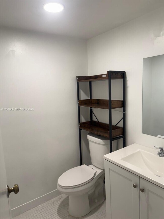 Building Photo - 8735 Ramblewood Dr