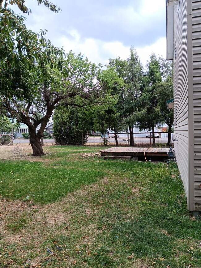 Building Photo - 3 Bed House in La Grande