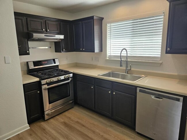 Building Photo - 2002 Caspian Cove